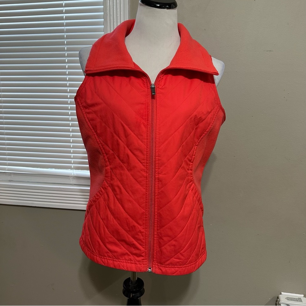 Columbia women’s size medium,‎ full front zip quilted vest with pockets